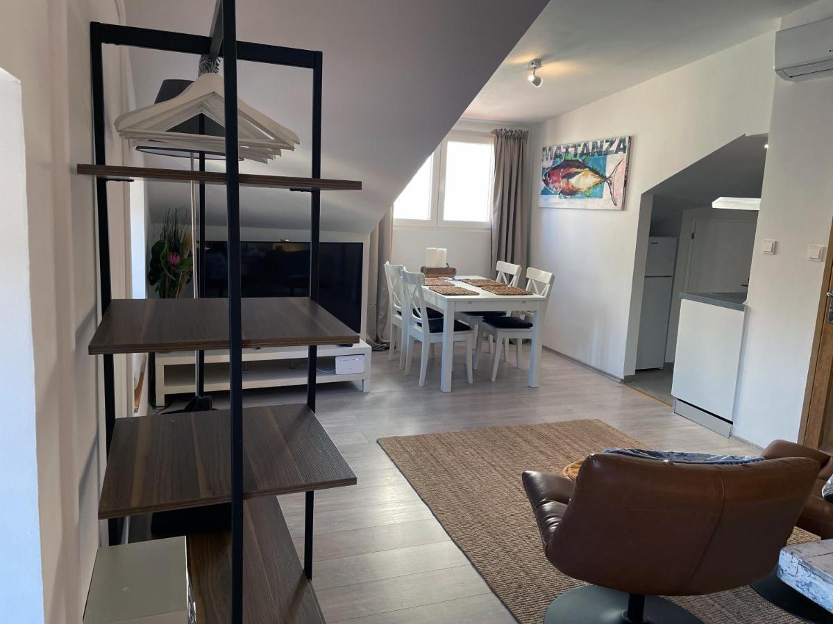 Fredys Apartments Stari Grad  Buitenkant foto