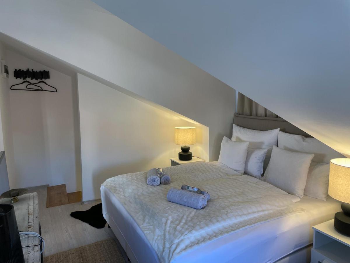 Fredys Apartments Stari Grad  Buitenkant foto