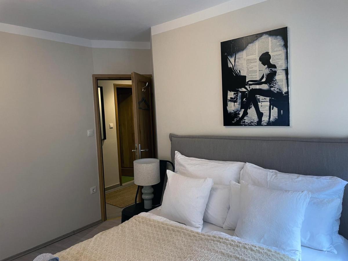 Fredys Apartments Stari Grad  Buitenkant foto
