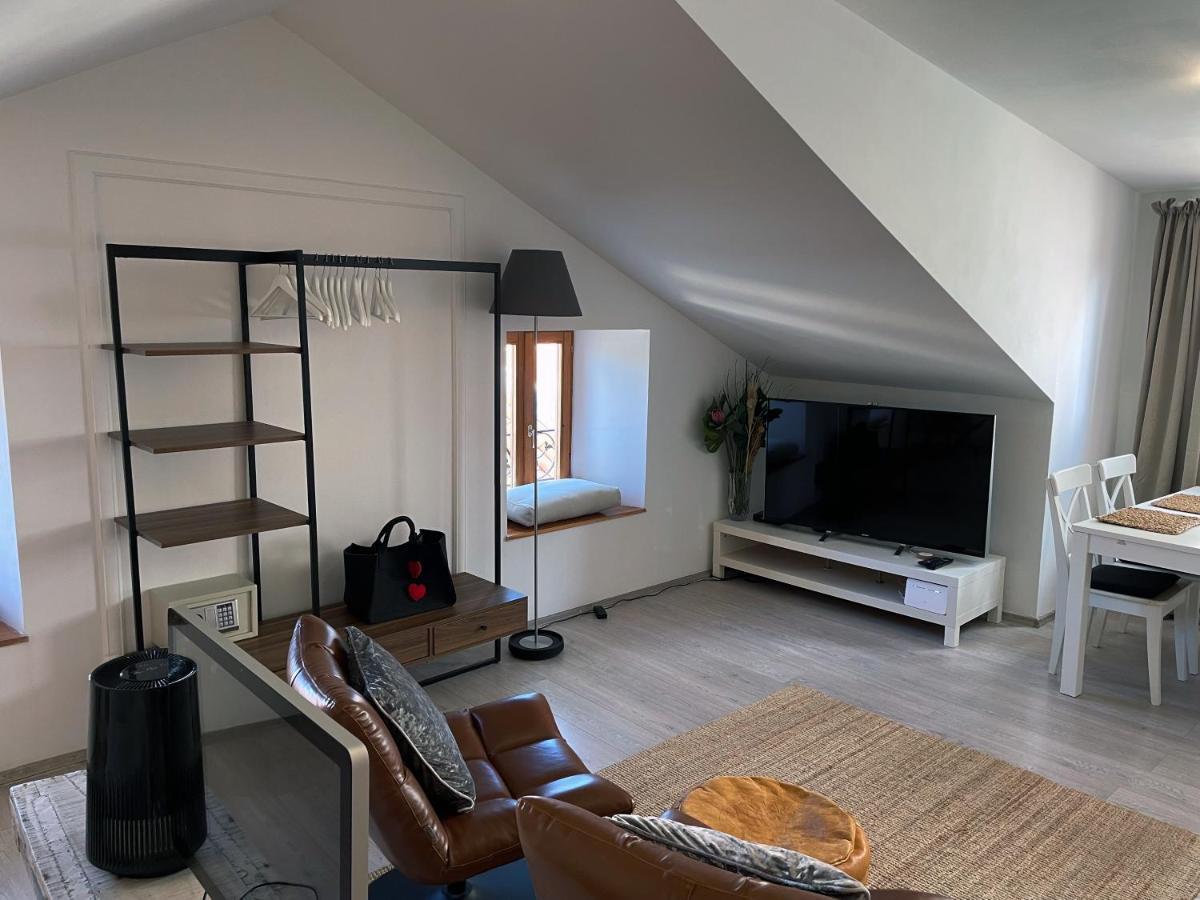Fredys Apartments Stari Grad  Buitenkant foto