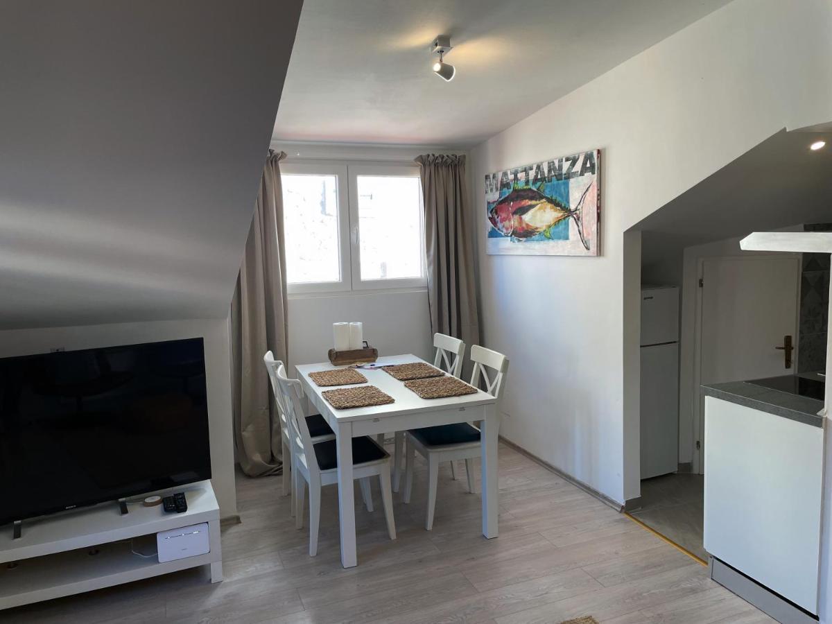 Fredys Apartments Stari Grad  Buitenkant foto