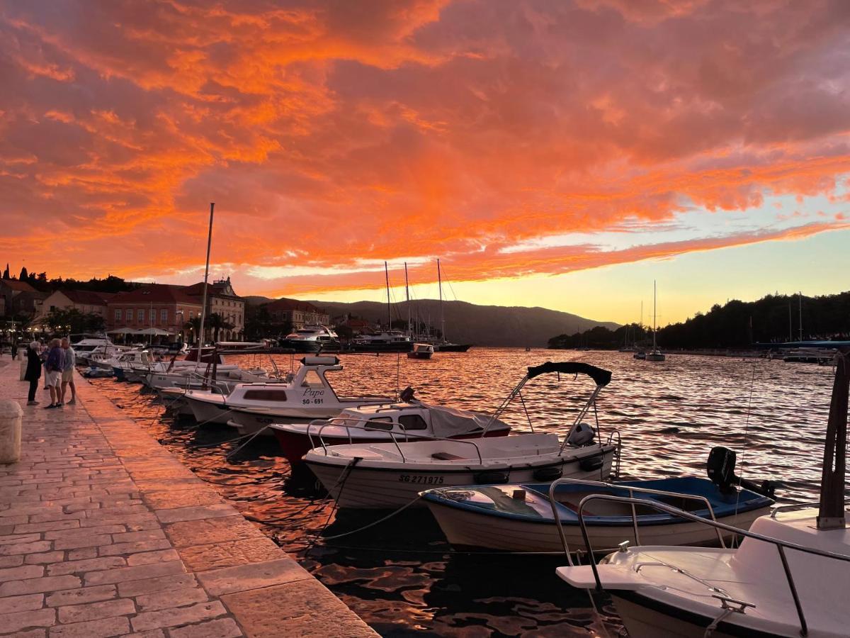 Fredys Apartments Stari Grad  Buitenkant foto