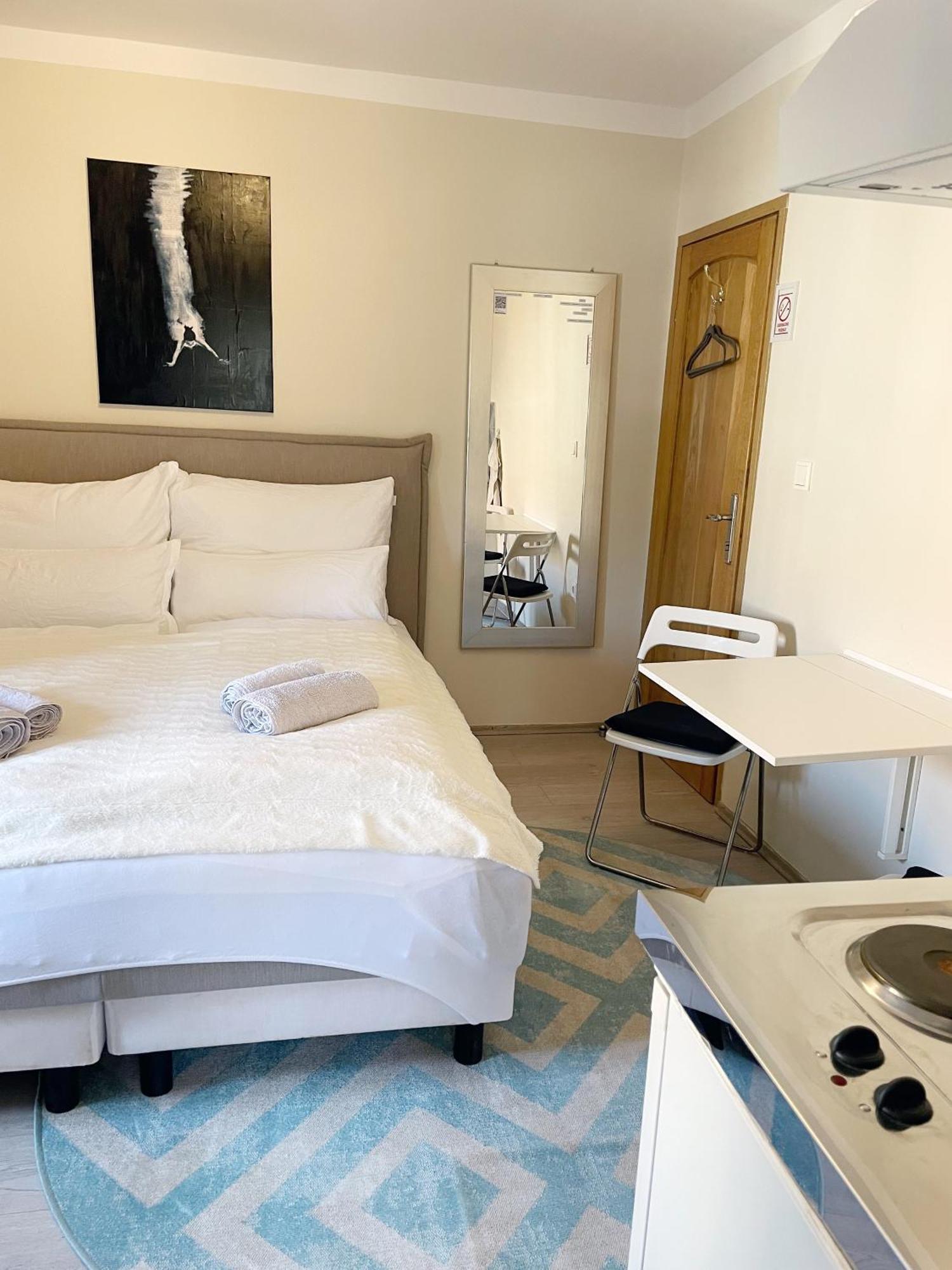 Fredys Apartments Stari Grad  Buitenkant foto